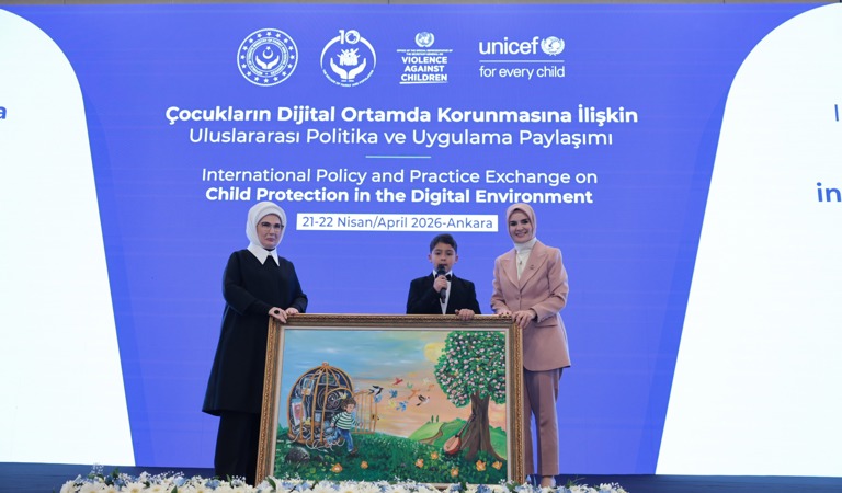 Emine Erdoğan Hanımefendi ve Bakanımız Göktaş, "Çocukların Dijital Ortamda Korunmasına İlişkin Uluslararası Politika ve Uygulama Paylaşımı" toplantısına katıldı