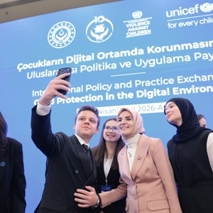 Emine Erdoğan Hanımefendi ve Bakanımız Göktaş, "Çocukların Dijital Ortamda Korunmasına İlişkin Uluslararası Politika ve Uygulama Paylaşımı" toplantısına katıldı - fotoğraf 9