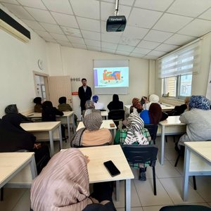 Pınarbaşı Aile Destek Merkezi kursiyerlerine “Teknoloji Bağımlılığı” eğitimi  - fotoğraf 2