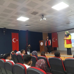Osmaniye Sosyal Hizmet Merkezi tarafından, Bakanlığımızın hizmet modellerinden biri olan Evlenecek Gençlerin Desteklenmesi Projesinden faydalanan çiftlere yönelik evlilik öncesi eğitim gerçekleştirilmiştir. - fotoğraf 2