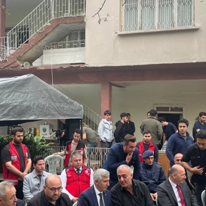 Sayın Valimiz Mehmet Fatih Serdengeçti, Kahramanmaraş Valisi Mükerrem Ünlüer, önceki dönem Tarım ve Orman Bakanı ve Kahramanmaraş Milletvekili Vahit Kirişci, İl Müdürümüz Sayın Tolga Nacar, siyasi parti temsilcileri ,belediye başkanları ve sivil toplum kuruluşu üyeleri Kahramanmaraş’ta yaşanan elim hadisede hayatını kaybeden yavrumuz,hemşehrimiz Adnan Göktürk Yeşil’in Düziçi’nde  düzenlenen taziye ziyaretine katıldılar. - fotoğraf 4