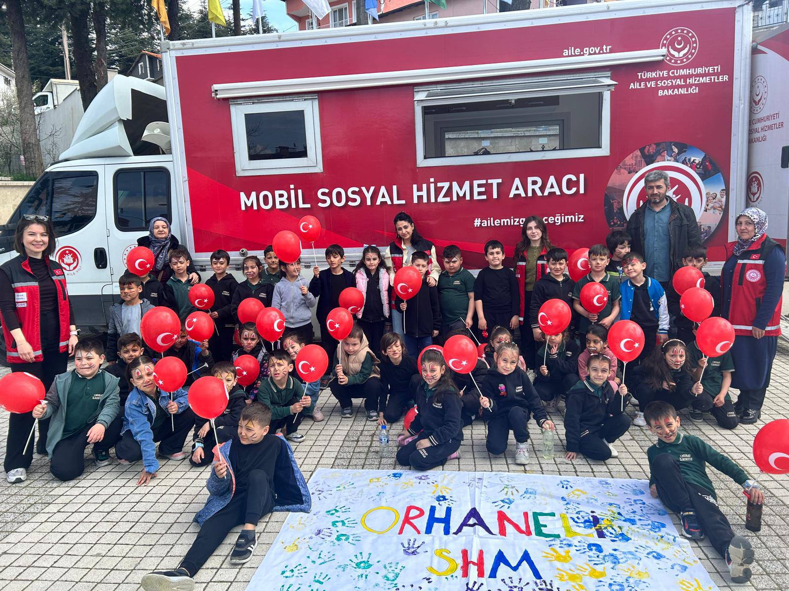 Sosyal Hizmetler Keles’te Vatandaşla Buluştu: Mobil SHM Aracılığıyla Yerinde Hizmet