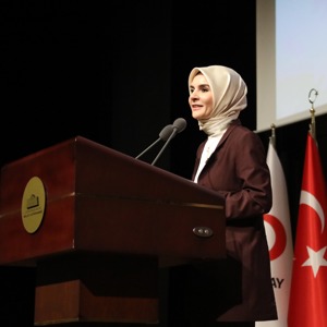 Bakanımız Göktaş, Genç Kızılay Akademi Gençlik ve Aile Araştırma Zirvesi'nde konuştu - fotoğraf 1