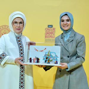 Emine Erdoğan Hanımefendi ve Bakanımız Göktaş, Rami Çocuk ve Sanat Bienali'nin açılışına katıldı - fotoğraf 1