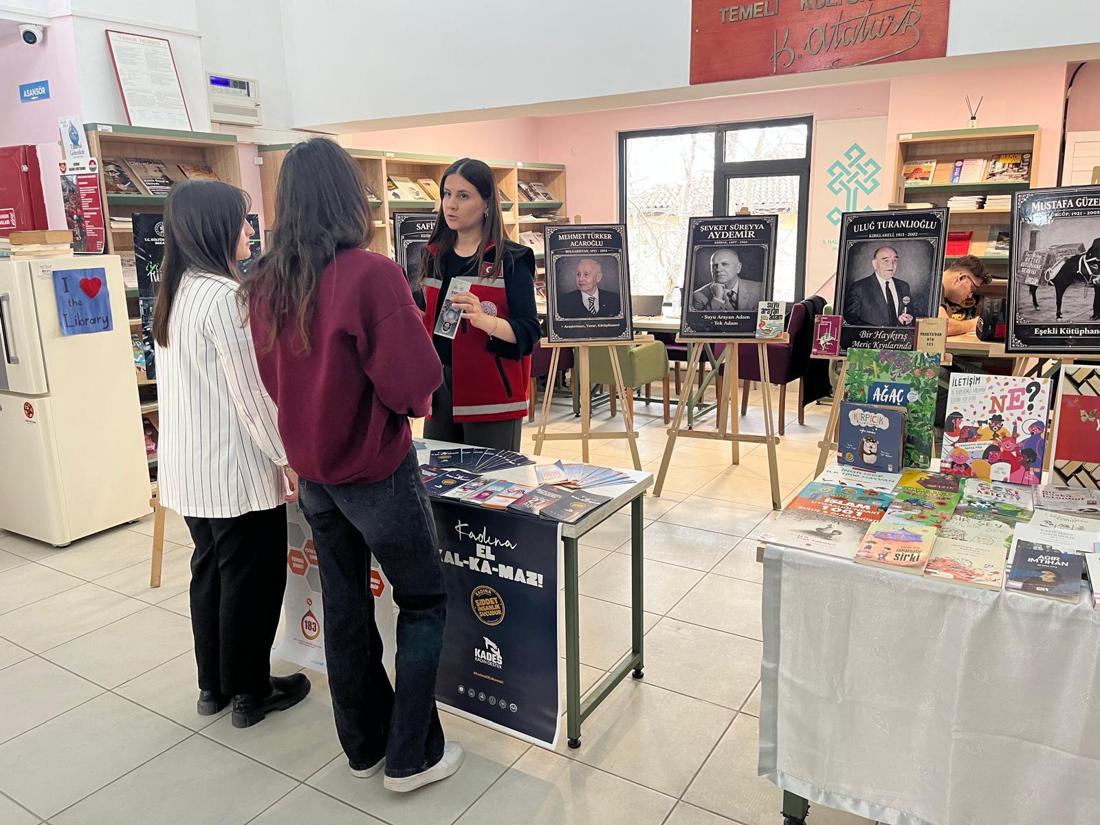 Şiddet Önleme ve İzleme Merkezi Müdürlüğünce Edirne İl Halk Kütüphanesinde Stand Kuruldu.