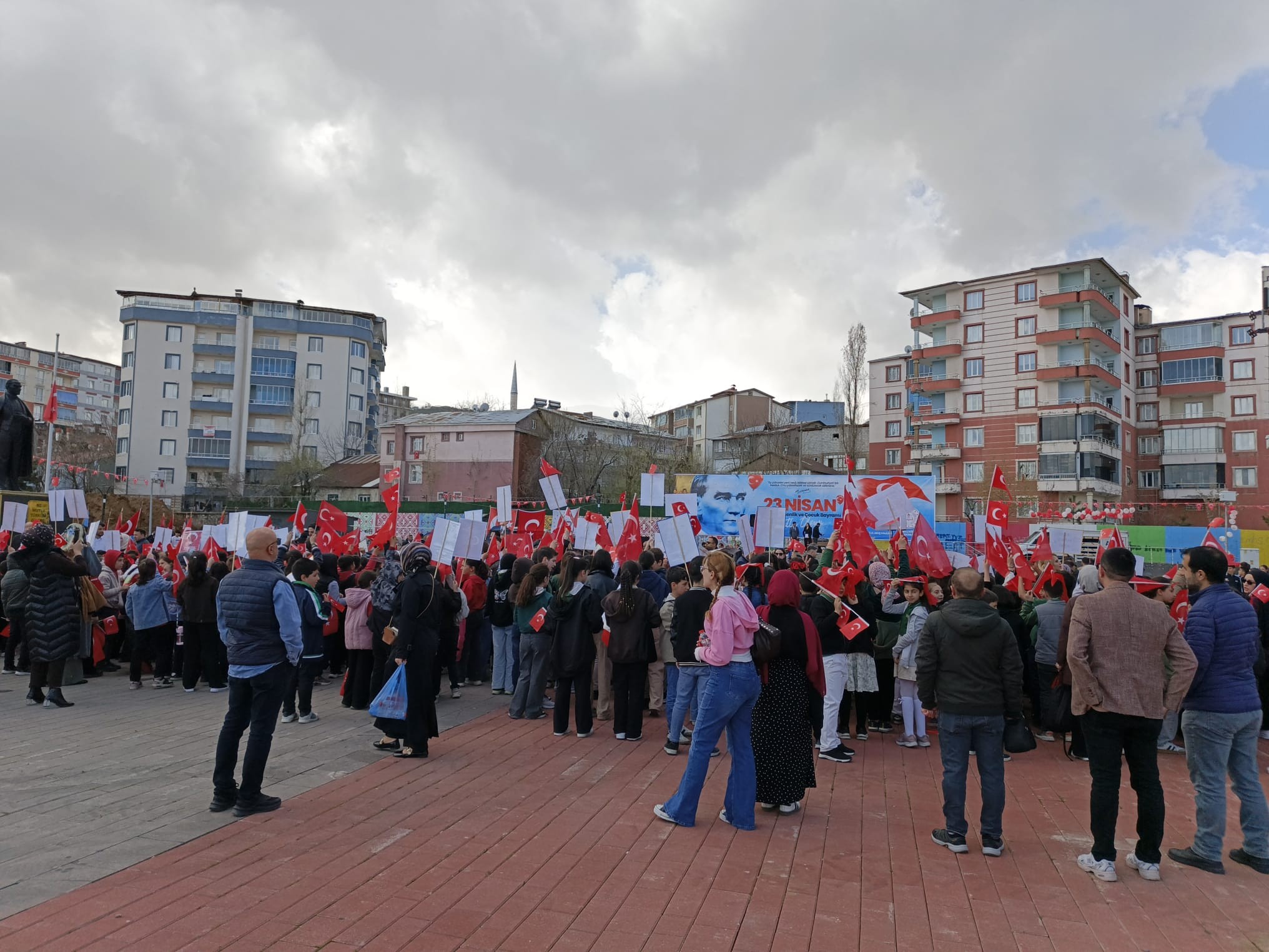23 Nisan’da Şehit ve Gazi Çocuklarımızla Bir Araya Gelindi