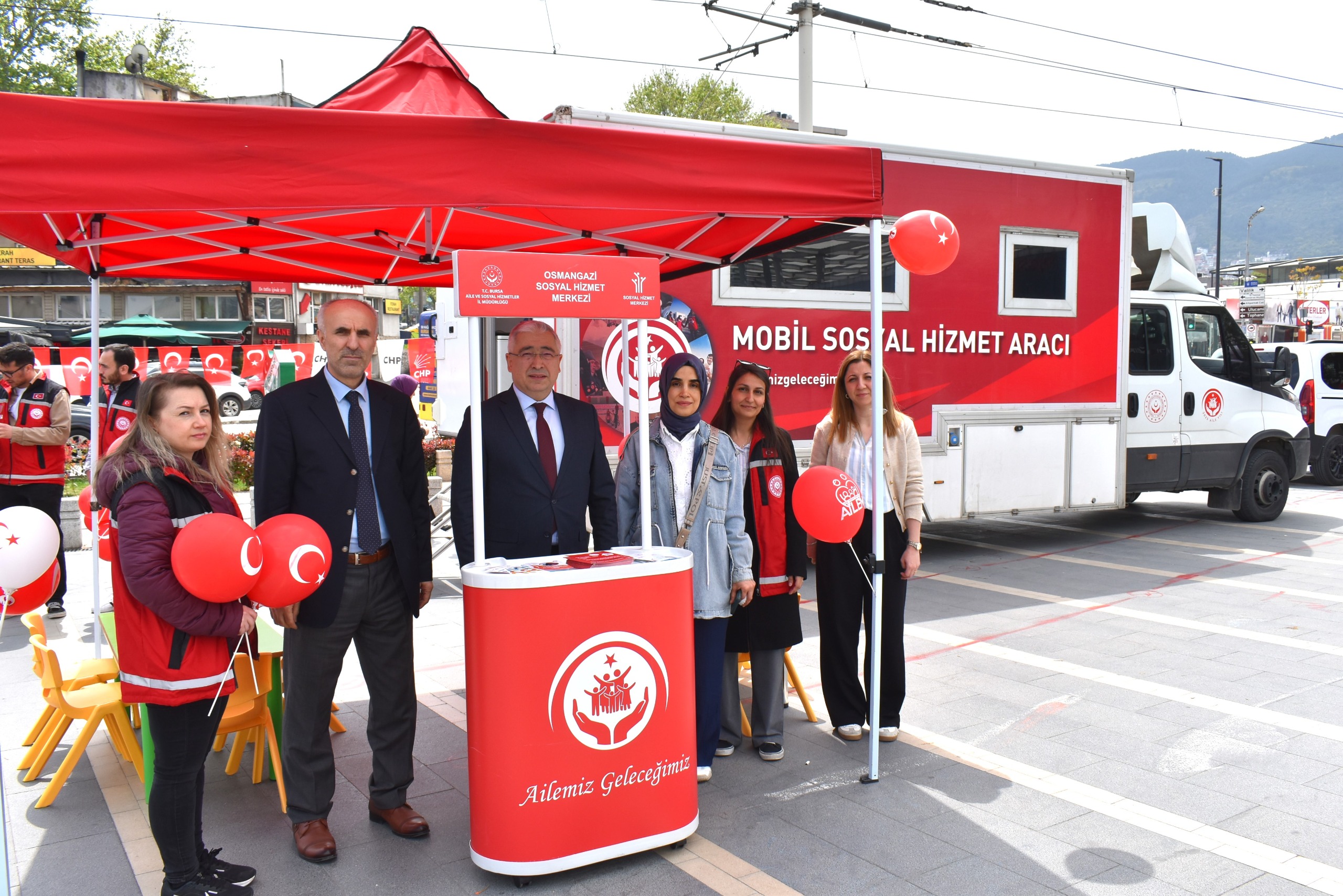 İl Müdürümüz Faruk Uysal, Kent Meydanı’ndaki Mobil Sosyal Hizmet Çalışmalarını İnceledi