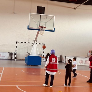 Bahçe Sosyal Hizmet Merkezi Müdürlüğü Şehit Yakınları ve Gaziler Birimi 23 Nisan Ulusal Egemenlik ve Çocuk Bayramı kapsamında düzenlenen “Pastadan Kaleye; Koş Eğlenceye” temalı etkinlik ile  çocuklarımızla birlikte keyifli vakit geçirdiler. - fotoğraf 3