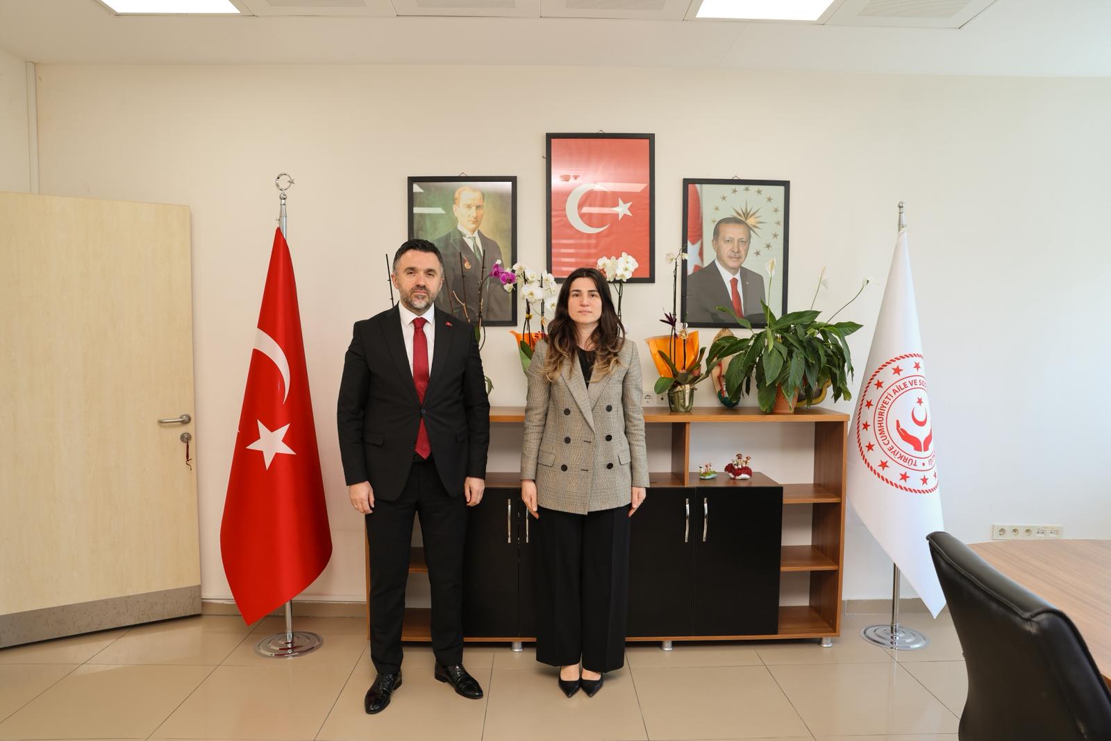 İl Müdürümüz Sn. Ömer Turan, Ataşehir Sosyal Hizmet Merkezi’nde Müdür Olarak Göreve Başlayan Sn. Deniz Aydın’a Hayırlı Olsun Ziyaretinde Bulundu