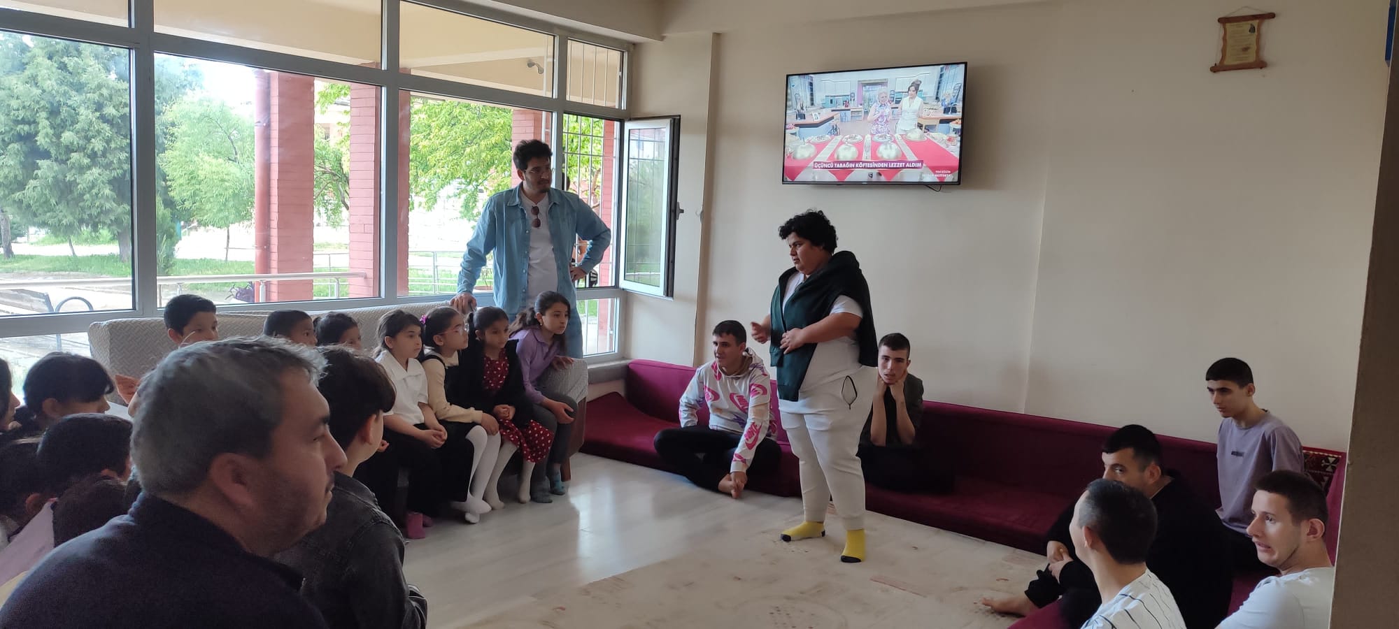 Hacı Salih ve Mine Kara Engelsiz Yaşam Bakım Rehabilitasyon ve Aile Danışma Merkezi Müdürlüğünde Doğum Günü Kutlaması