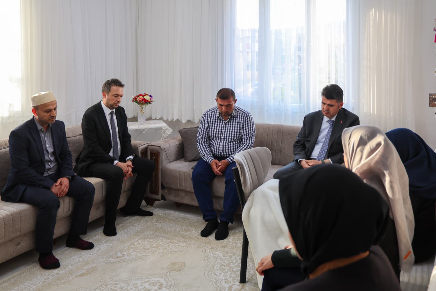 Valimiz Sn. Ömer Kalaylı ve İl Müdürümüz Sn. Çetin Tutaş'tan Şehit ailesine ziyaret