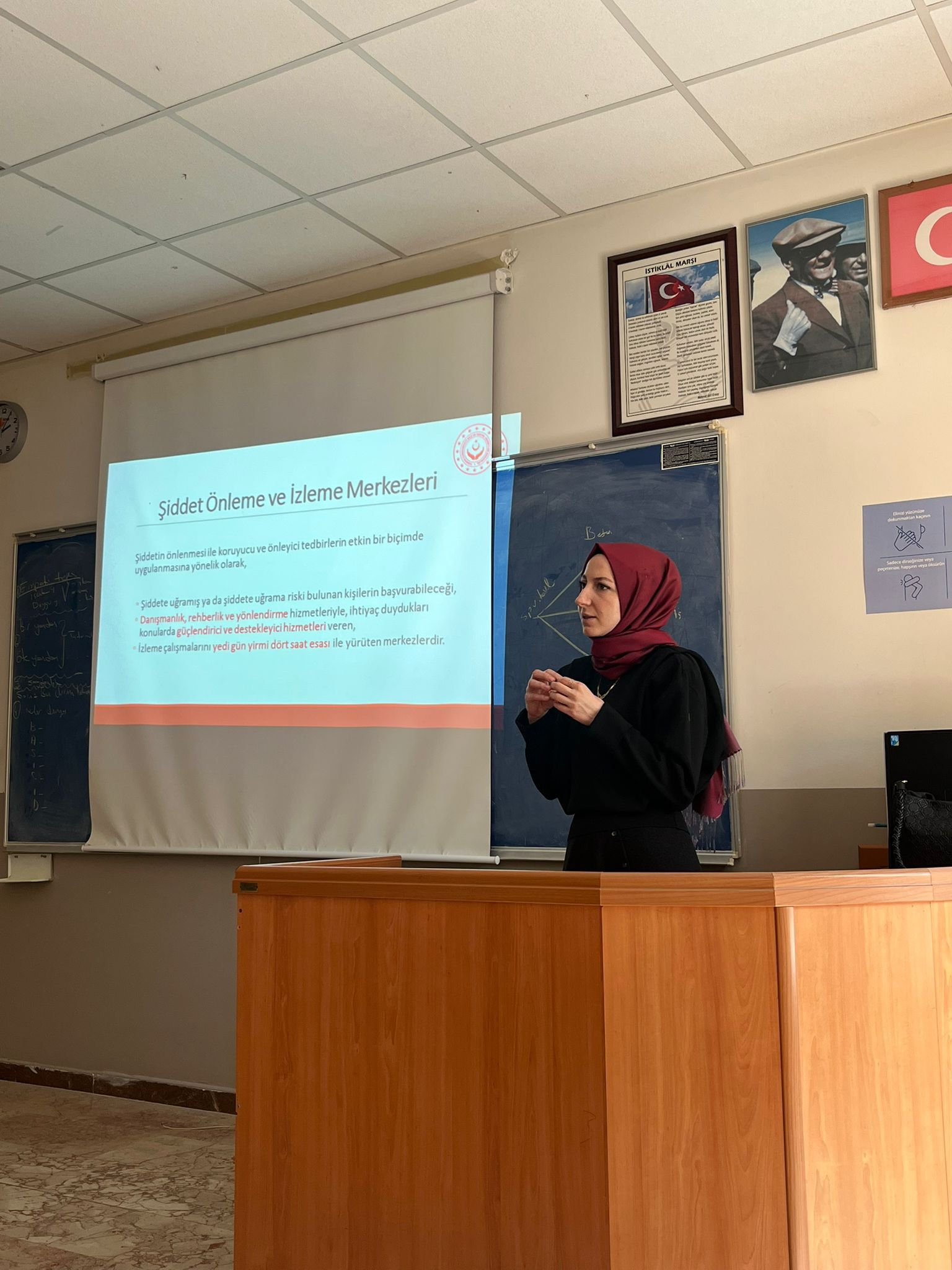 Hendek Eğitim Bilimleri Fakültesi’nde Üniversite Öğrencilerine “Kadına Yönelik Şiddetle Mücadele ve Güvenli İlişkiler” Eğitimi Verildi