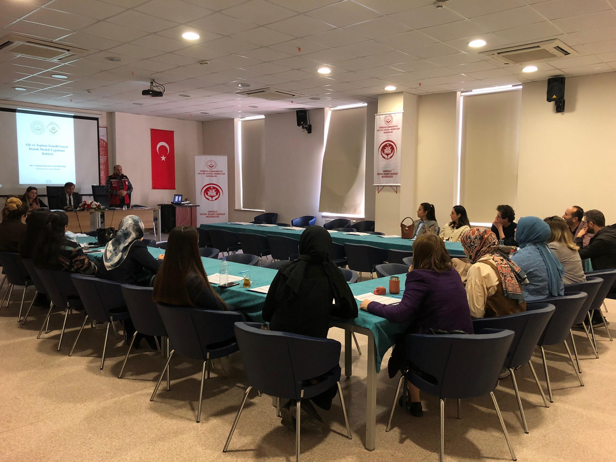 Şarkışla’da Rehber Öğretmenlere Yönelik Sosyal Hizmet Eğitimleri Verildi