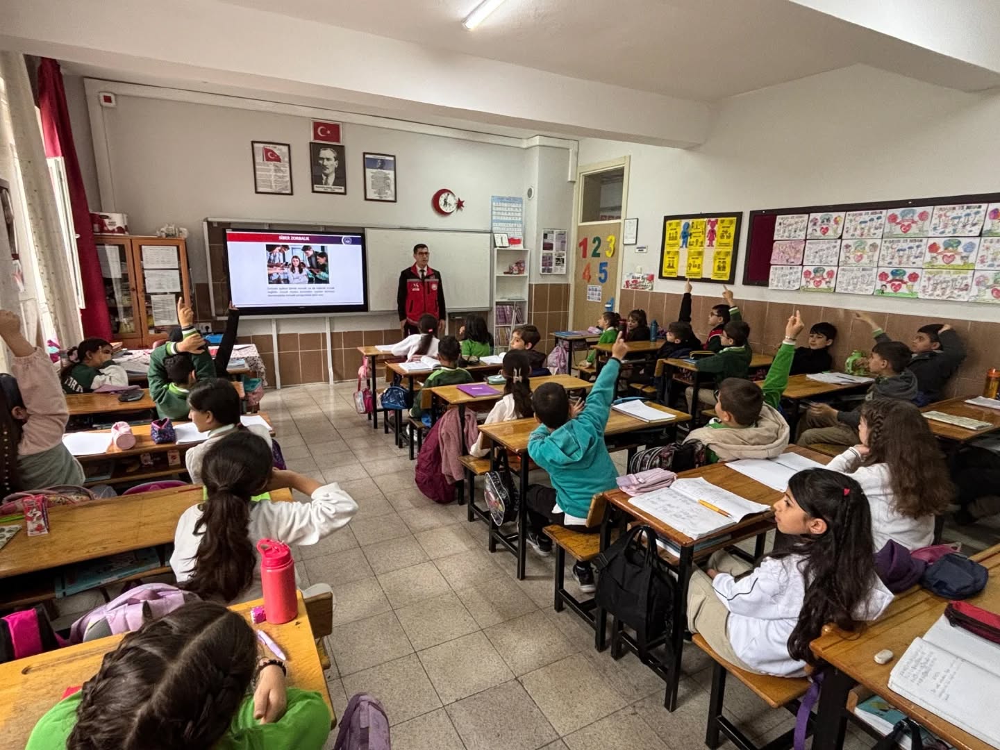  Medya Kullanımı Hakkında Eğitimi Verilmiştir