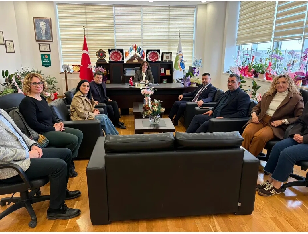 Aile ve Sosyal Hizmetler Bakanlığı Çocuk Hizmetleri Genel Müdür Yardımcısı Sayın Seyfi BOZÇELİK, Kırşehir Ahi Evran Üniversitesi Eğitim Fakültesi Dekanı Sayın Prof. Dr. Ayfer ŞAHİN’i ziyaret etti.