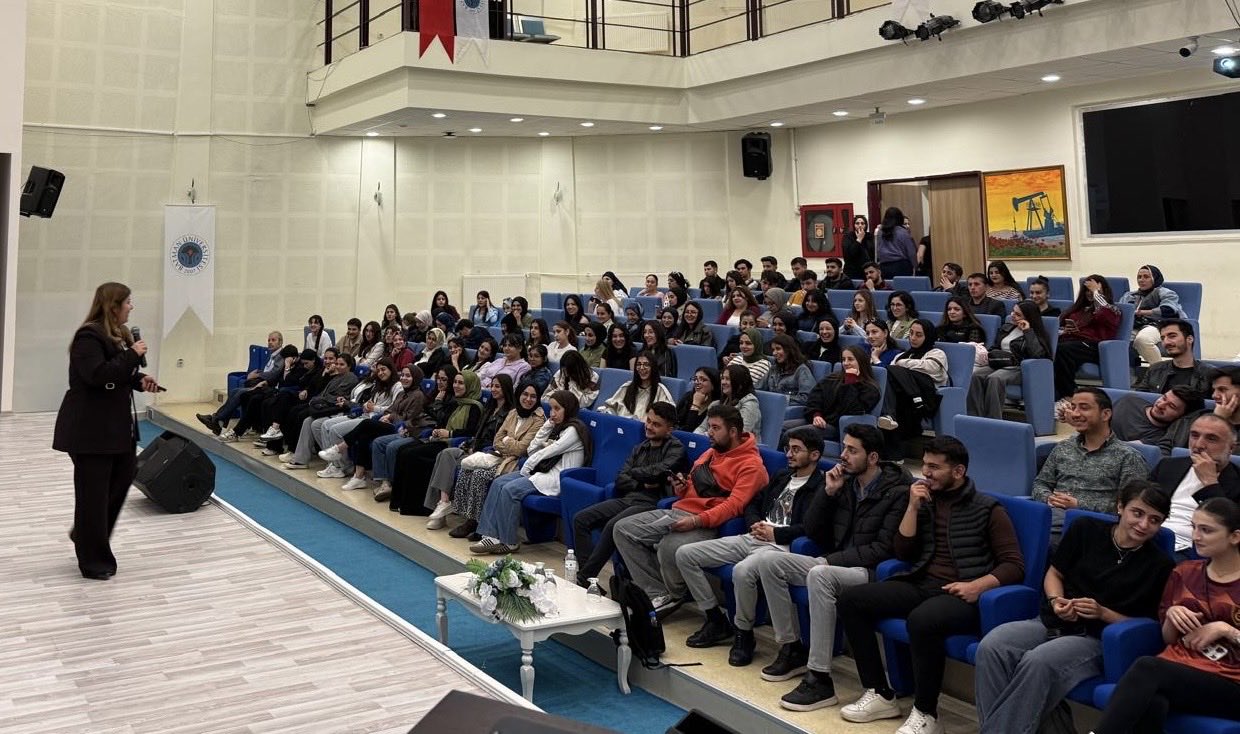  Batman Üniversitesi öğrencilerine “İletişimin Temel Unsurları' eğitimi 