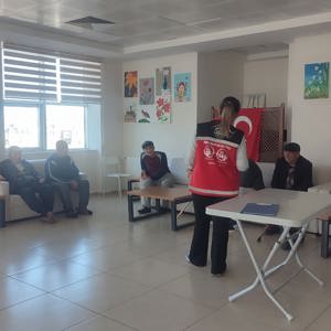 Fazlı-Macide Halaç Huzurevi Yaşlı Bakım ve Rehabilitasyon Merkezinde Yaşam Boyu Değişen Rollere Uyum ve Temel Trafik Eğitimi Verildi. - fotoğraf 2