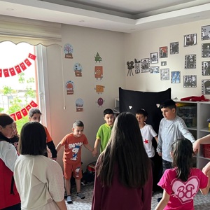 Kadirli Sosyal Hizmet Merkezi Müdürlüğü Sosyal Ekonomik Destek hizmetinden faydalanan okul destek çocukları ile birlikte, 23 Nisan Ulusal Egemenlik ve Çocuk   📌🇹🇷Bayramı kapsamında düzenlenen; • Nota Vuruş Değerleri • Orff Nedir? • Orff Etkinlikleri • Ritim Oyunu • İzmir Marşı ve İstiklal Marşı temalı etkinliklerle çocuklarımızın hem öğrenmeleri hem de keyifli vakit geçirmeleri sağlanmıştır. - fotoğraf 2