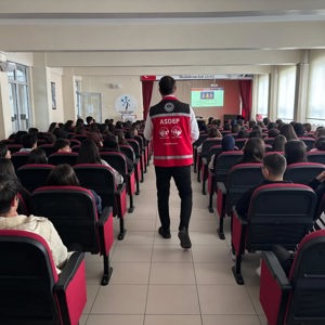 "Bilinçli Medya Kullanımı" ve "Sağlıklı Yaşam Becerileri" Konularında Eğitim Düzenlendi - fotoğraf 3