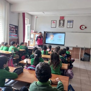 "Bilinçli Medya Kullanımı" ve "Sağlıklı Yaşam Becerileri" Konularında Eğitim Düzenlendi - fotoğraf 4