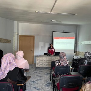 “Kadına Yönelik Şiddetle Mücadele Farkındalık Semineri” ile “İş Hayatı ve Hukuk” Konularında Eğitim Programı Gerçekleştirildi - fotoğraf 1