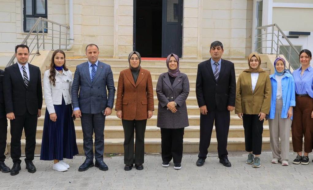 Şanlıurfa AK Parti Milletvekilimiz Sayın Asuman Cevahir YAZMACI ve İl Müdürümüz Fatih YILMAZ Çocuklarımızı Ziyaret Etti 