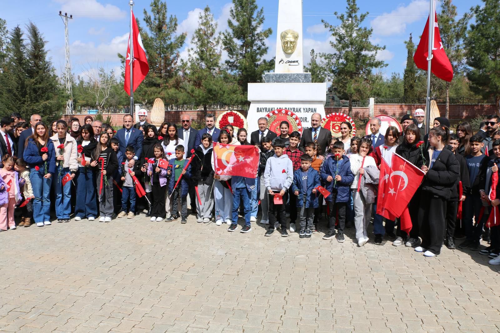 Vefanın En Güzel Hali: Minik Yüreklerle Şehitlik Ziyareti