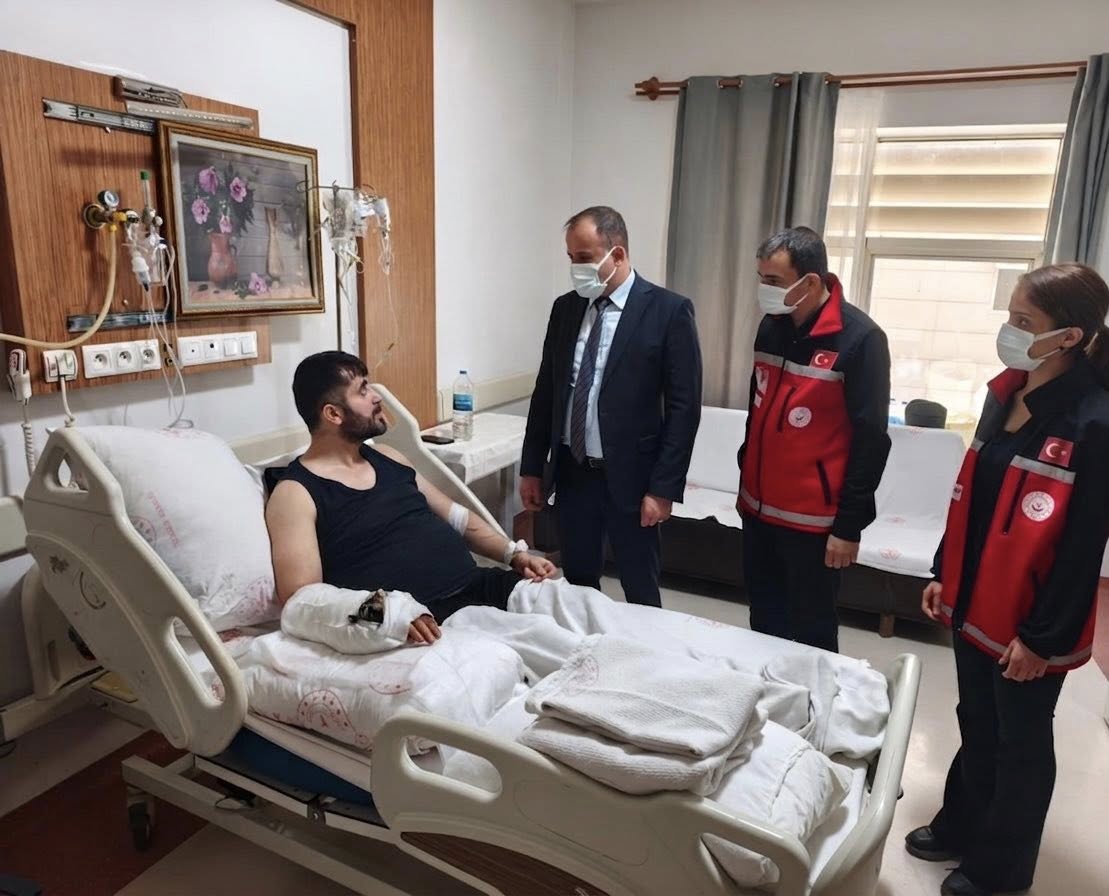 Siverek’te Yaralanan Öğretmenimize Ziyaret
