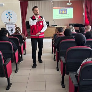 “Bilinçli Medya Kullanımı” Konulu Eğitim Düzenlendi - fotoğraf 2