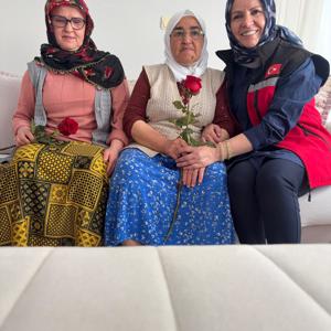 Kırmızı Yeleklilerimiz, Anneler Gününde Şehit Annelerini Ziyaret Etti - fotoğraf 6