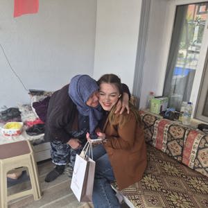 Anneler Gününde Sosyal Hizmet Merkezlerimiz Şehit Annelerimiz Ziyaret Ederek Anneler Gününü Kutladı. - fotoğraf 1