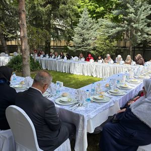 Valimiz Dr. Naci Aktaş’ın eşi Nagihan Aktaş Hanımefendi,Şehit Annelerimizi Anneler Gününde Misafir Etti. - fotoğraf 2