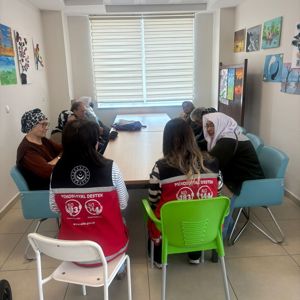 Emirdağ Huzurevinde Kalan Yaşlılarımıza Yönelik Dijital Okuryazarlık, Bilişim, İnternet ve İletişim Hukuku Konusunda Eğitim Verildi. - fotoğraf 1