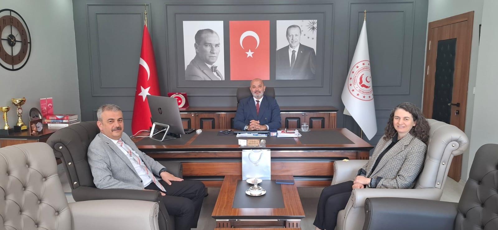 Muğla Sıtkı Koçman Üniversitesi Eğitim ve Araştırma Hastanesi Başhekimi Ethem ACAR ile Çocuk Psikiyatrisi Anabilim Dalı Öğretim Üyesi Prof. Dr. Nilüfer ŞAHİN, İl Müdürümüz Yakup KÜTÜK’ü makamında ziyaret etti.