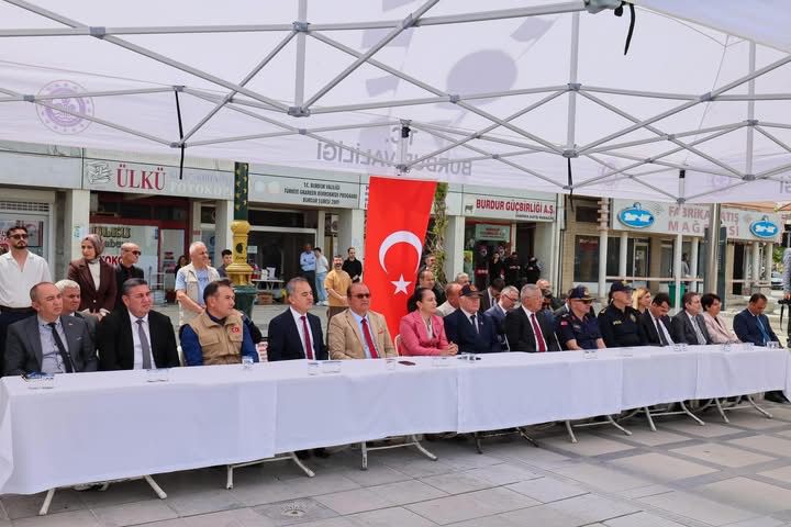 10-16 Mayıs Engelliler Haftası kapsamında Cumhuriyet Meydanı’nda düzenlenen program yoğun katılım ile sergilendi 