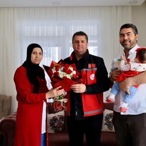 Anneler Gününde Koruyucu Aile Hizmet Modeliyle, Üç Yavrumuza Da Sıcak Yuvalarını Açan Kıymetli Sevinç Ailesini İl Müdürümüz Sayın Serdar Demirci Ziyaret Etti. - fotoğraf 1