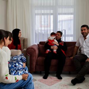 Anneler Gününde Koruyucu Aile Hizmet Modeliyle, Üç Yavrumuza Da Sıcak Yuvalarını Açan Kıymetli Sevinç Ailesini İl Müdürümüz Sayın Serdar Demirci Ziyaret Etti. - fotoğraf 2