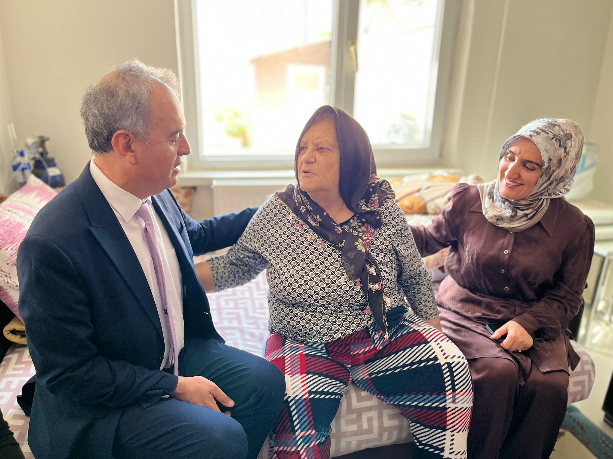 Anneler Günü vesilesiyle aziz şehidimiz Mehmet Dönder’in kıymetli annesi Nurten Dönder’i Ziyaret edildi