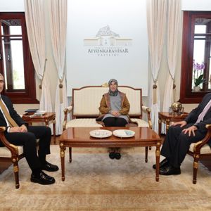 Şehit Yakınları ve Gazimiz Mehmet Özdemir Valimiz Dr.Naci Aktaş'ı Ziyaret Etti. - fotoğraf 2