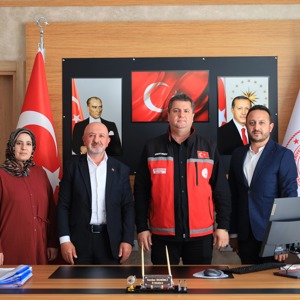 Sağlık-Sen Erzincan Şube Başkanı Sayın Halil İbrahim İçoğlu Ve Beraberindeki Kurum Temsilcileri , İl Müdürümüz Sayın Serdar Demirci’yi Ziyaret Etti. - fotoğraf 1