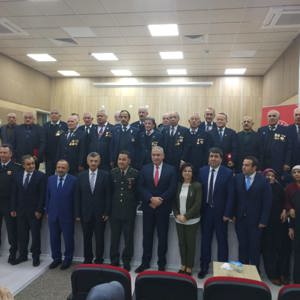 Kıbrıs Barış Harekatı'na Katılan Gaziler'e Milli Mücadele Madalya ve Berat Töreni Gerçekleştirildi - fotoğraf 1