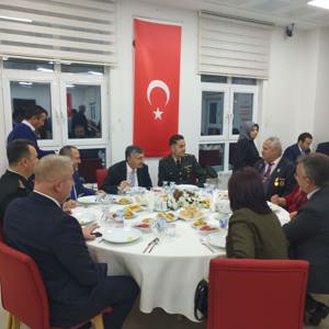 Kıbrıs Barış Harekatı'na Katılan Gaziler'e Milli Mücadele Madalya ve Berat Töreni Gerçekleştirildi - fotoğraf 4