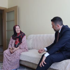 İl Müdürümüz Sn. Ömer Turan, 15 Temmuz Şehidimiz Ramazan Meşe’nin Değerli Annesi Emine Meşe’yi Ziyaret Etti - fotoğraf 2