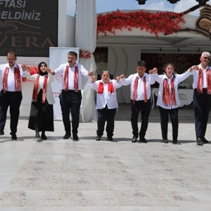 “Benimle Mutlu Ol, Sevgisiz Kalp Kalmasın” Programı Gerçekleştirilmiştir - fotoğraf 4