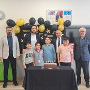 10-16 Mayıs Engelliler Haftası kapsamında özel alt sınıf öğrencilerimiz ziyaret edilerek pasta kesme etkinliği düzenlendi.  - fotoğraf 1