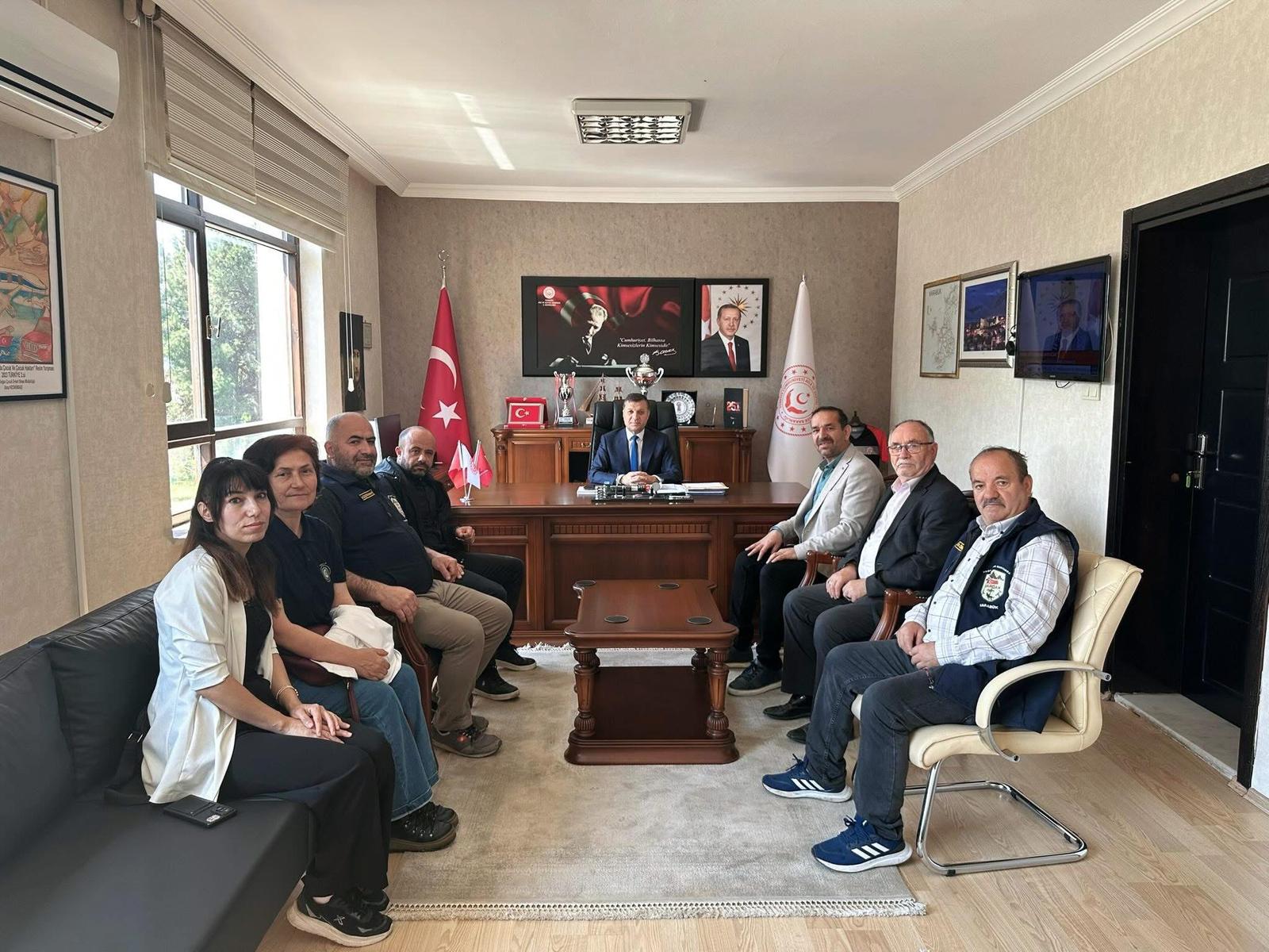 Karabük Doğa Arama Kurtarma Derneği Başkanı Mevlüt Gök ve Kıymetli Yönetim Kurulu Üyeleri İl Müdürümüz Abdurrahman Bilgiçi Makamında Ziyaret Etti