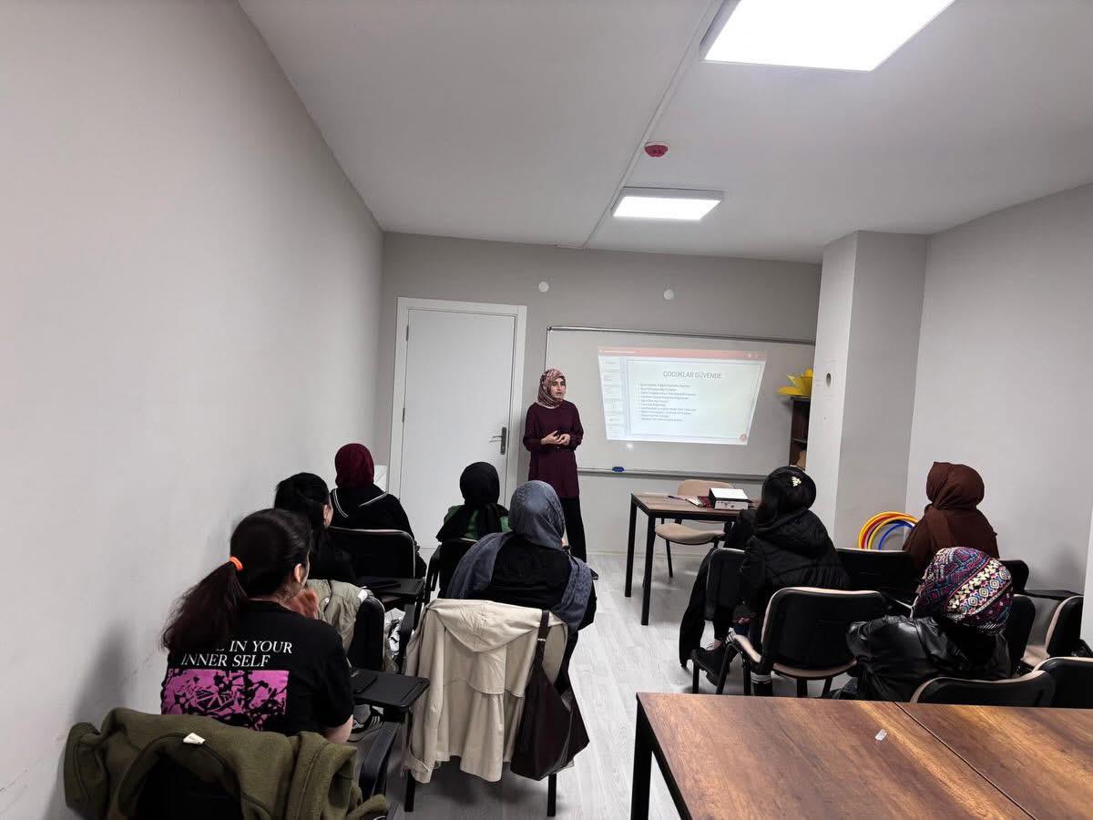 Safranbolu Aile ve Destek Merkezinde Bakanlık Hizmetlerinin Tanıtımına Yönelik Bilgilendirme Programı Gerçekleştirildi