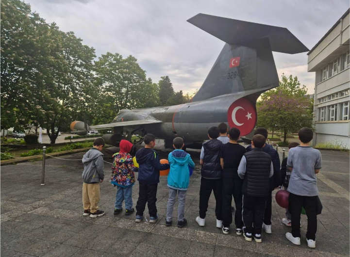 Çocuklarımız, Karadeniz Teknik Üniversitesi Edebiyat Fakültesi Öğrencileri Ve Öğretim Görevlileri İle Bir Araya Geldi.