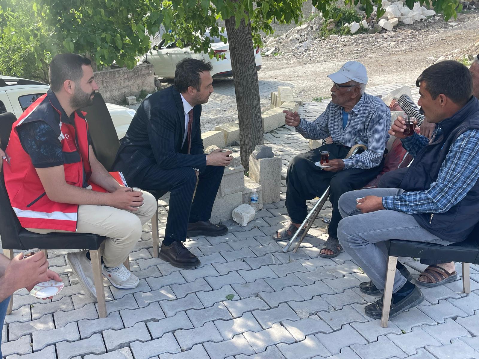 Polateli Kaymakamımız Sn. Salih Kaya ve İl Müdürümüz Sn. Çetin Tutaş, Kore Gazimiz Ahmet Kılınç’ı evinde  ziyaret ettiler