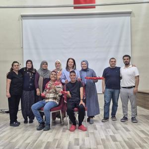 Müdürlüğümüze bağlı Engelsiz Yaşam Bakım, Rehabilitasyon ve Aile Danışma Merkezimizde Temsili Asker Eğlencesi Düzenlendi. - fotoğraf 1